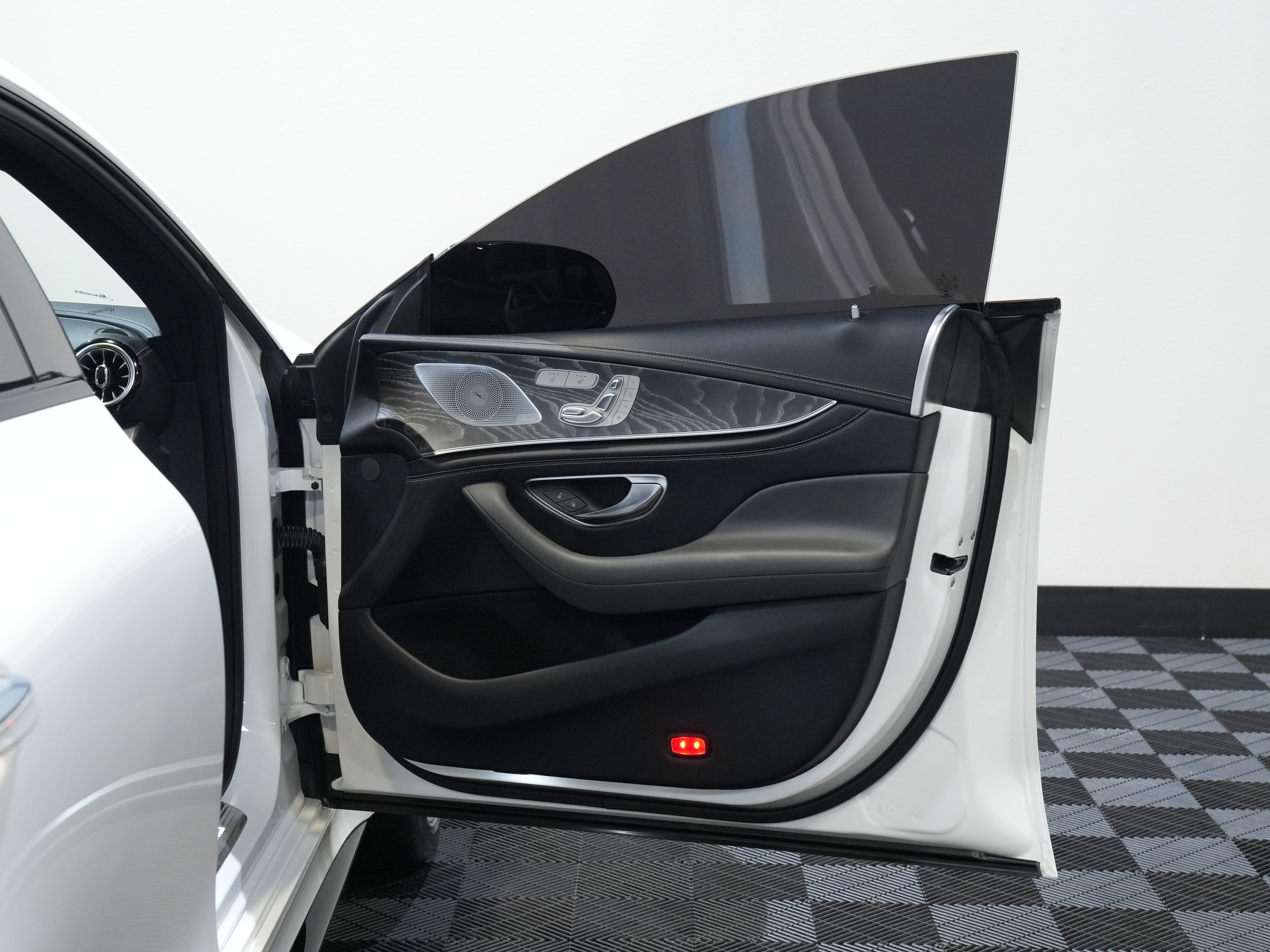 Used 2019 Mercedes-Benz AMG GT 63 w/ AMG Aerodynamics Package image 27