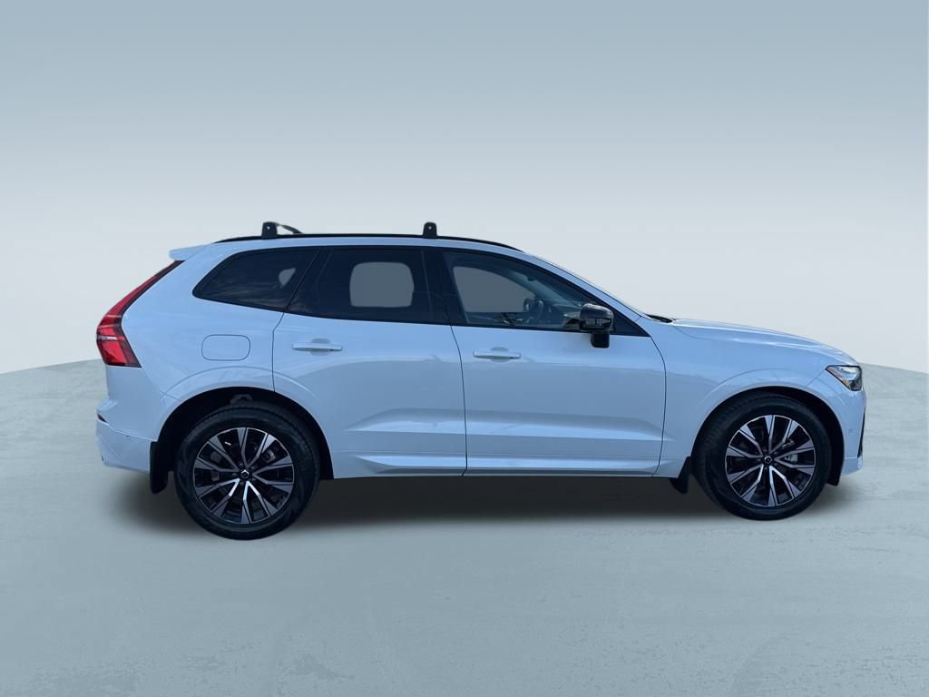 Used 2024 Volvo XC60 B5 Plus image 9