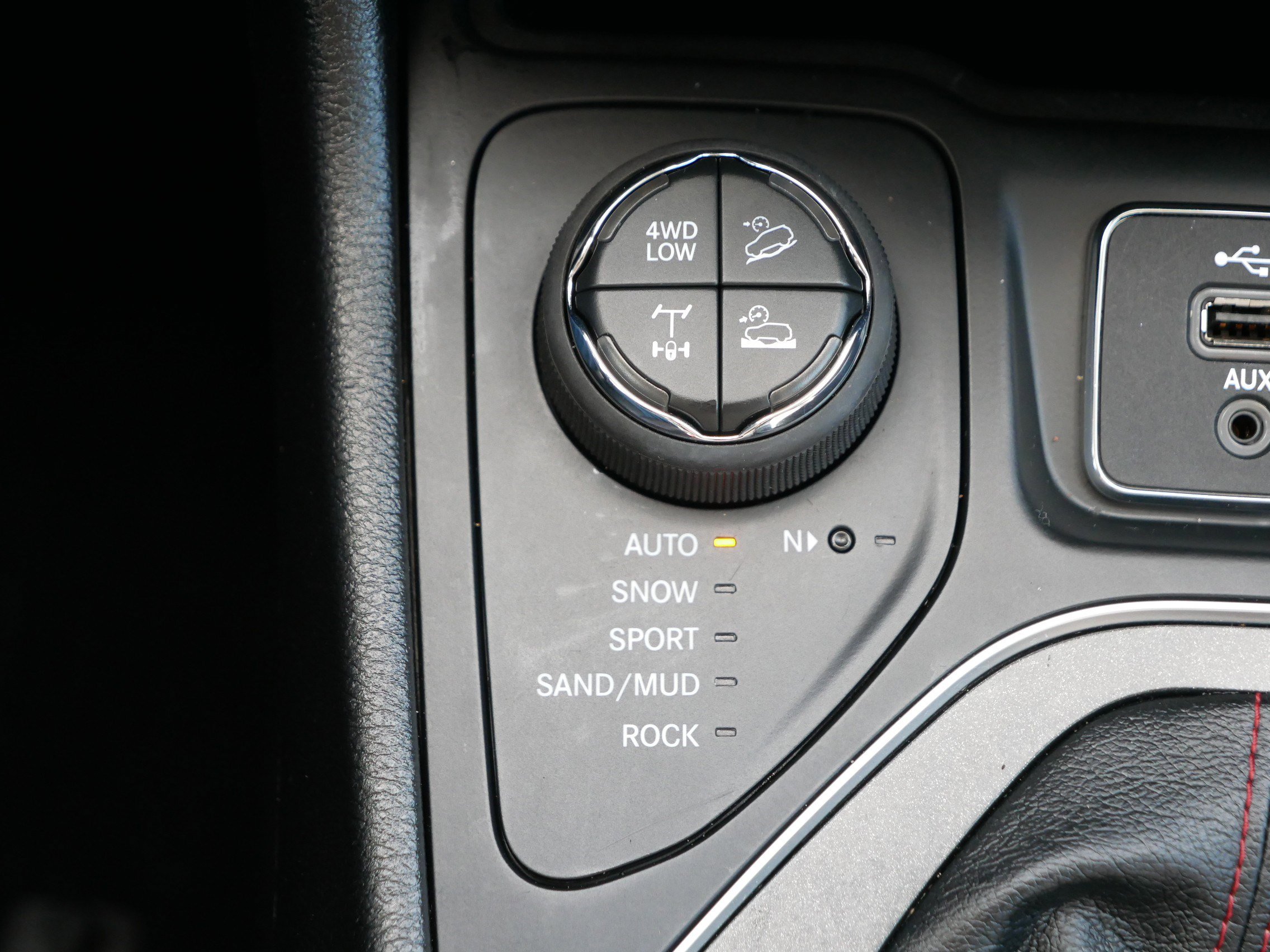 Used 2022 Jeep Cherokee Trailhawk w/ Premium Leather Package AWD/4WD image 32