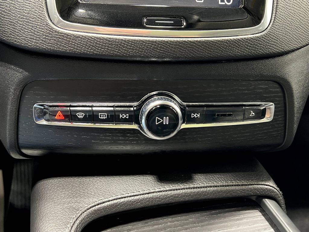 Used 2020 Volvo XC90 T6 Momentum AWD/4WD image 26
