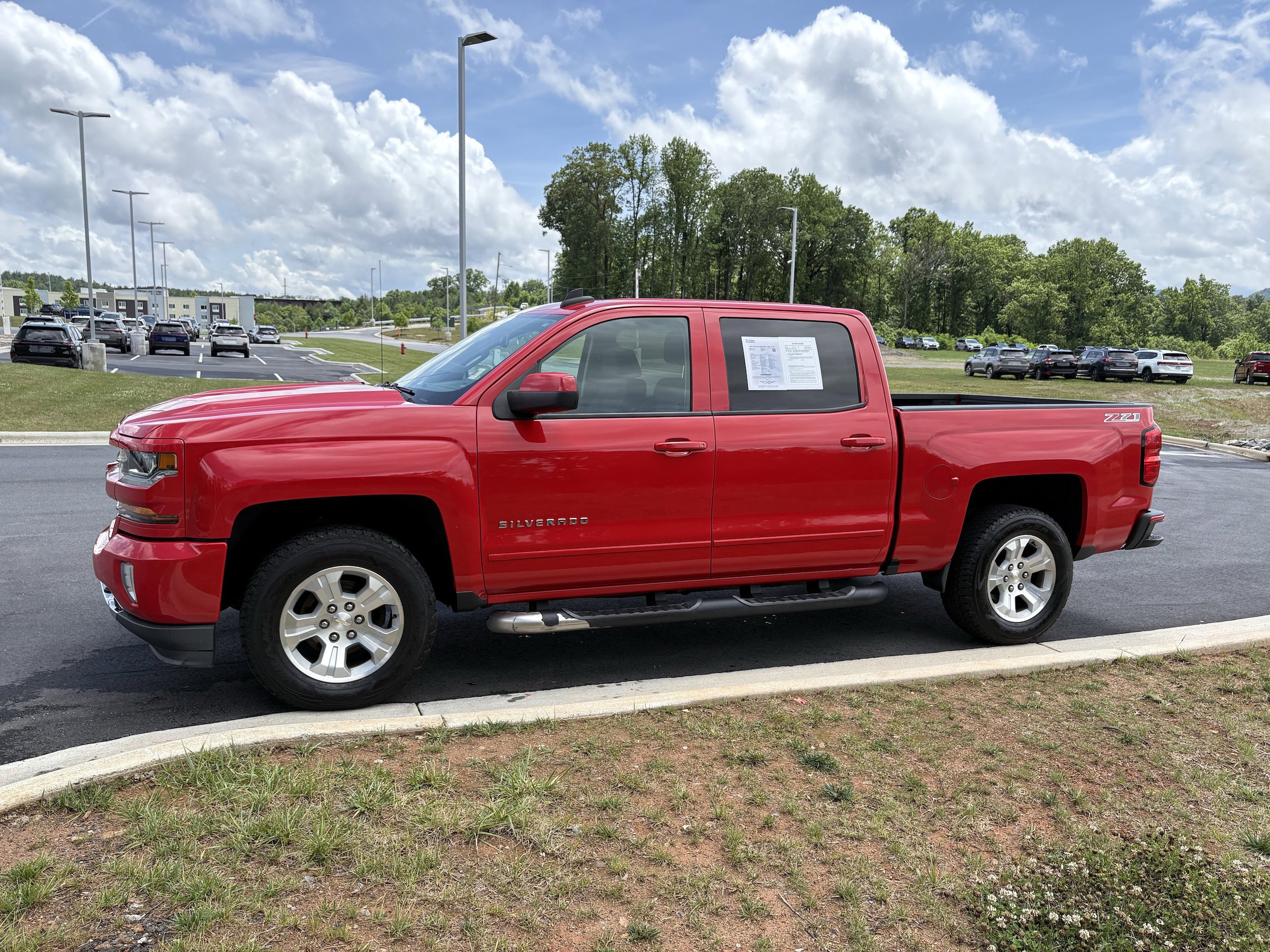 Used 2017 Chevrolet Silverado 1500 LT w/ All Star Edition AWD/4WD image 4