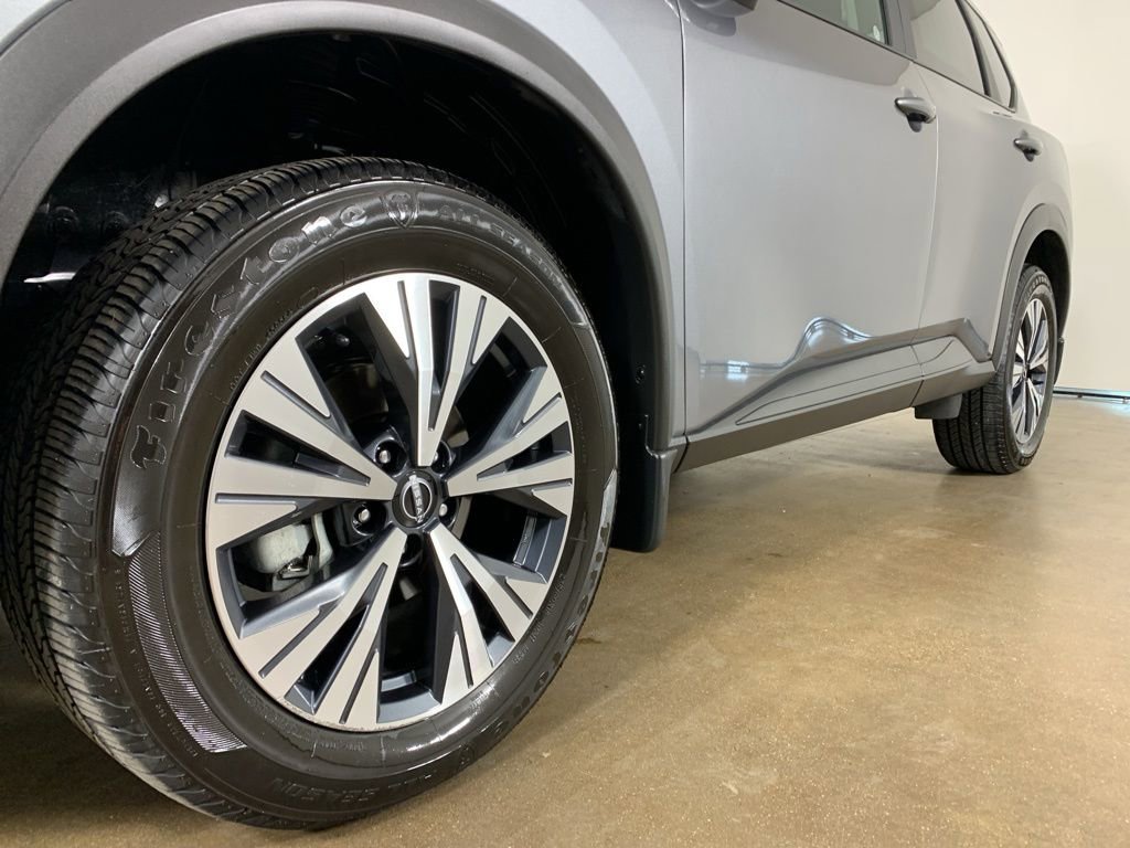 Used 2023 Nissan Rogue SV w/ SV Premium B Package image 2