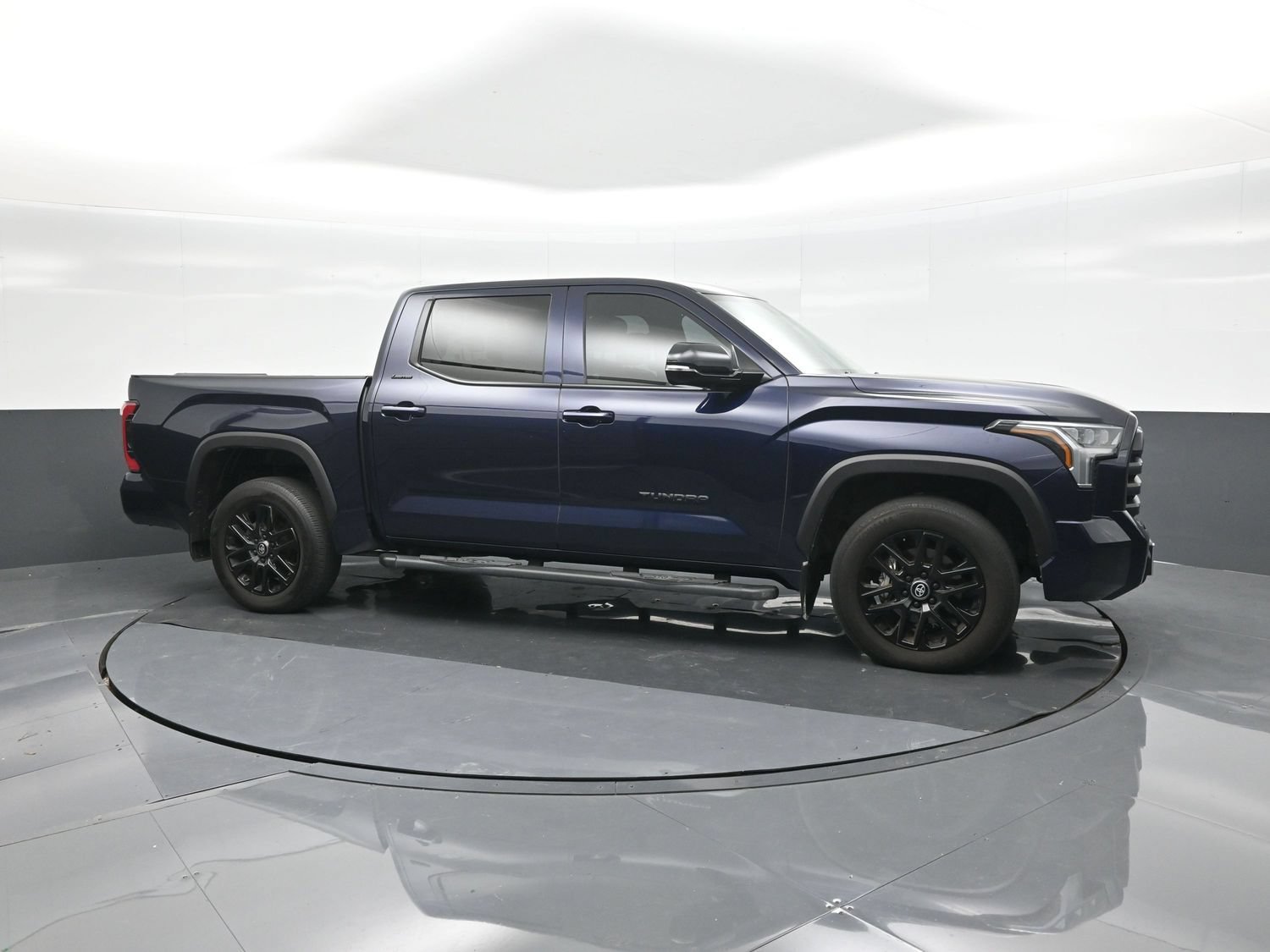 Used 2025 Toyota Tundra Limited AWD/4WD image 17