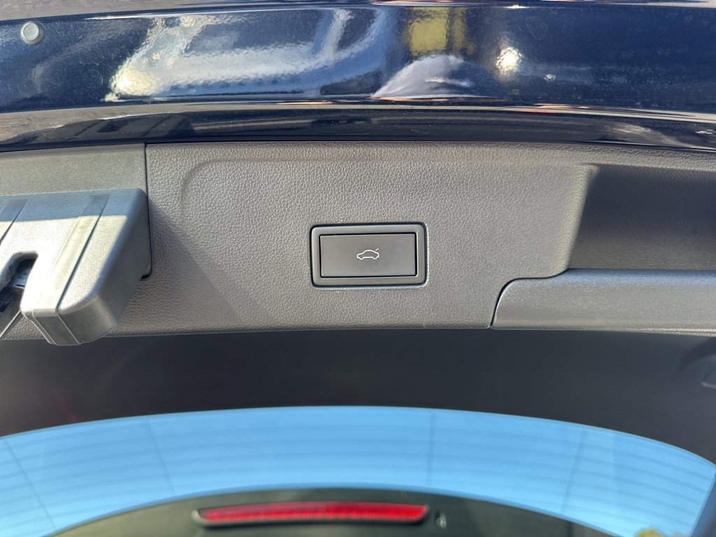 Used 2023 Volkswagen Atlas Cross Sport SEL image 31