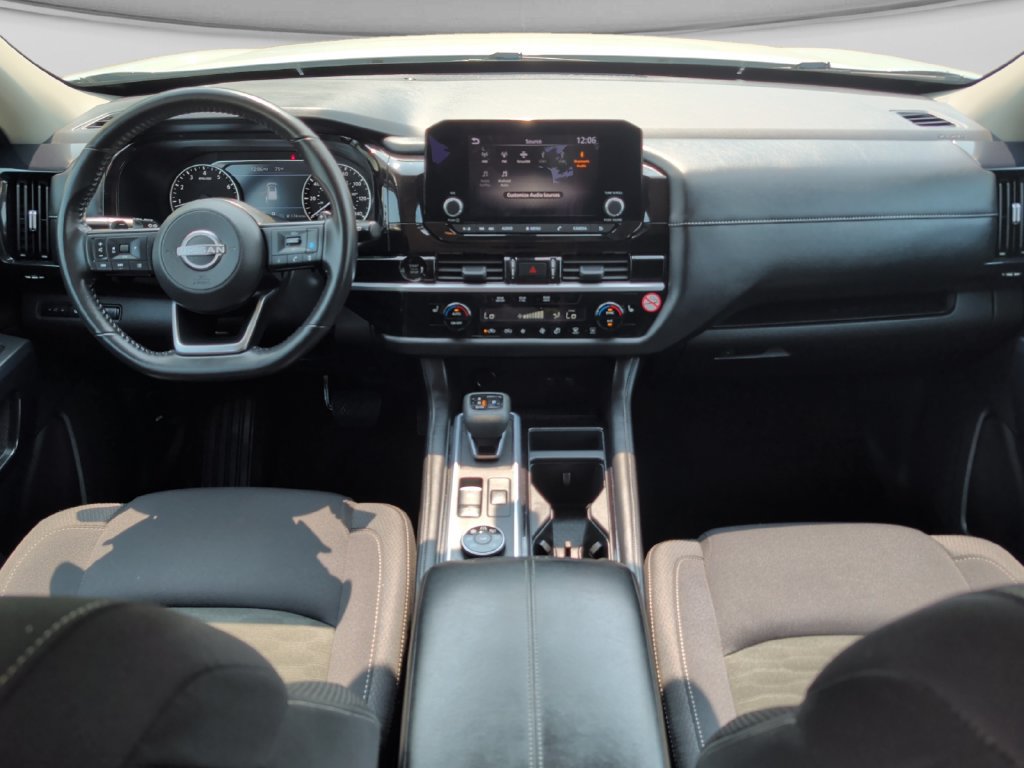 Used 2025 Nissan Pathfinder SV AWD/4WD image 18