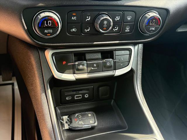 Used 2023 GMC Terrain SLT w/ LPO, Floor Liner Package AWD/4WD image 15