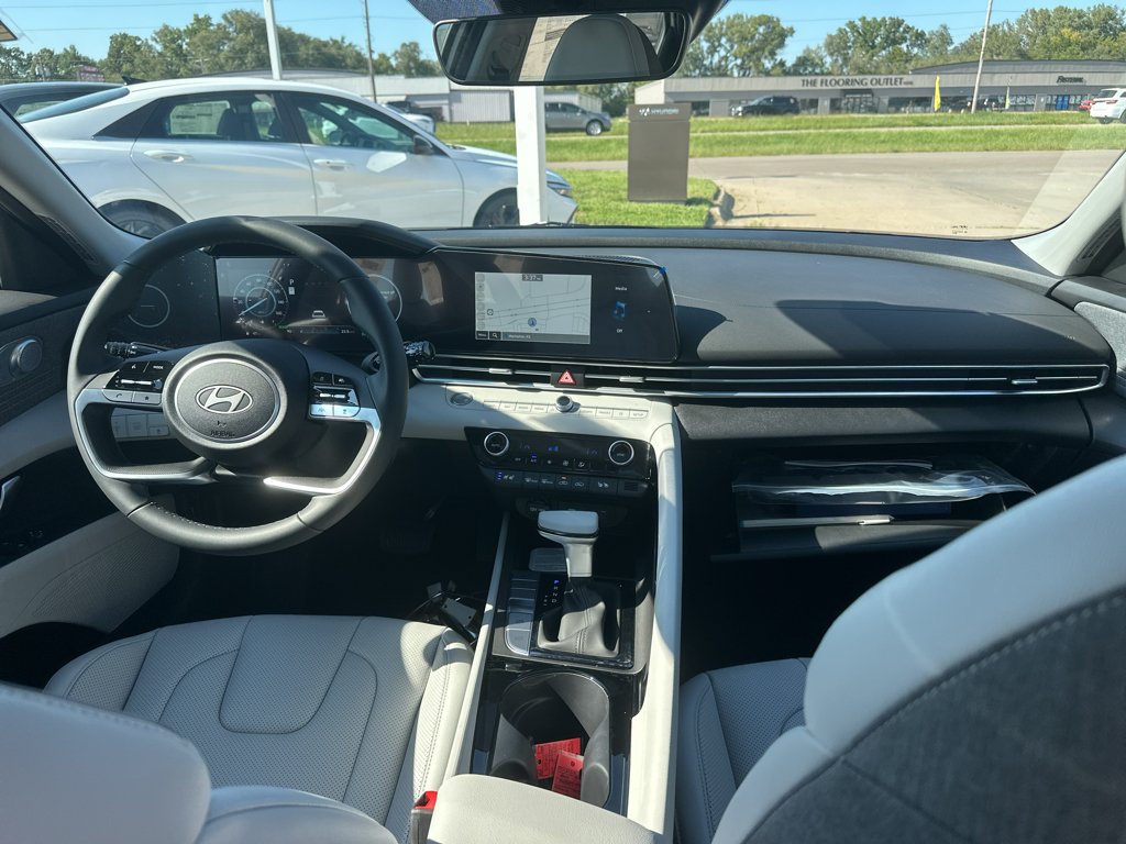New 2026 Hyundai Elantra Limited FWD image 3