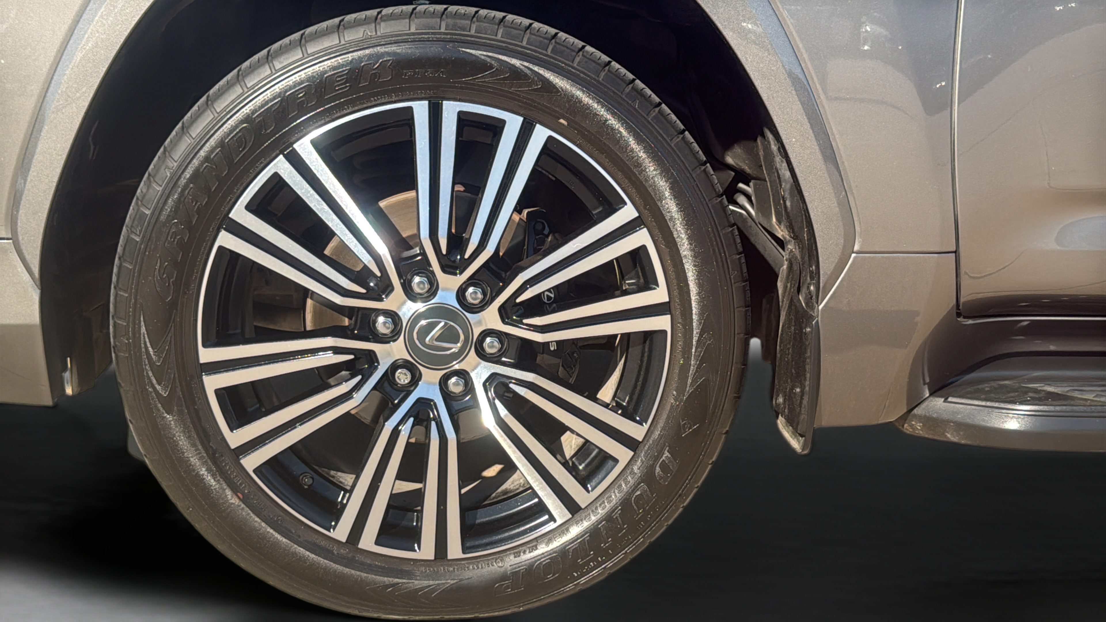 Used 2024 Lexus LX 600 4WD w/ Luxury Package image 37