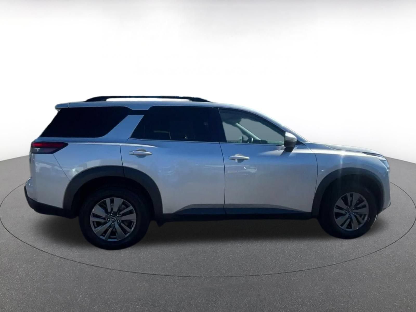 Used 2025 Nissan Pathfinder SV AWD/4WD image 13