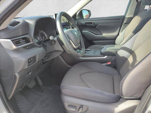 Certified 2024 Toyota Highlander LE FWD image 11