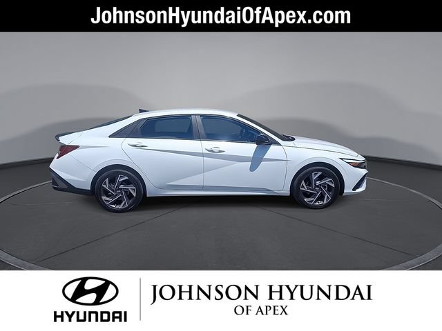 Certified 2025 Hyundai Elantra SEL FWD image 10