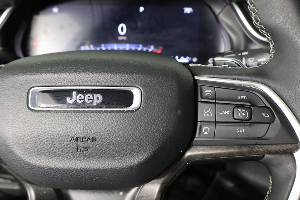 Used 2025 Jeep Grand Cherokee L Limited AWD/4WD image 10