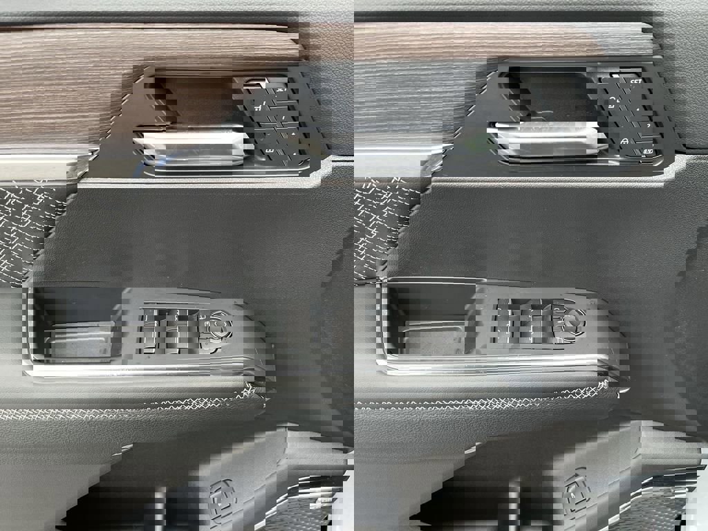 New 2026 GMC Acadia Denali w/ Super Cruise Package image 24