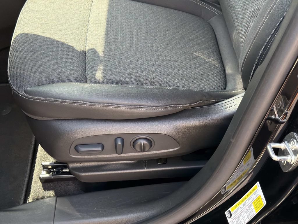 Used 2023 Buick Encore GX Select w/ Sport Touring Package FWD image 22