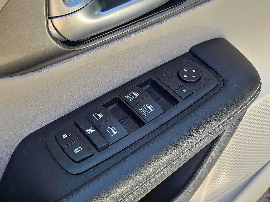 Used 2024 Chrysler Pacifica Select image 22