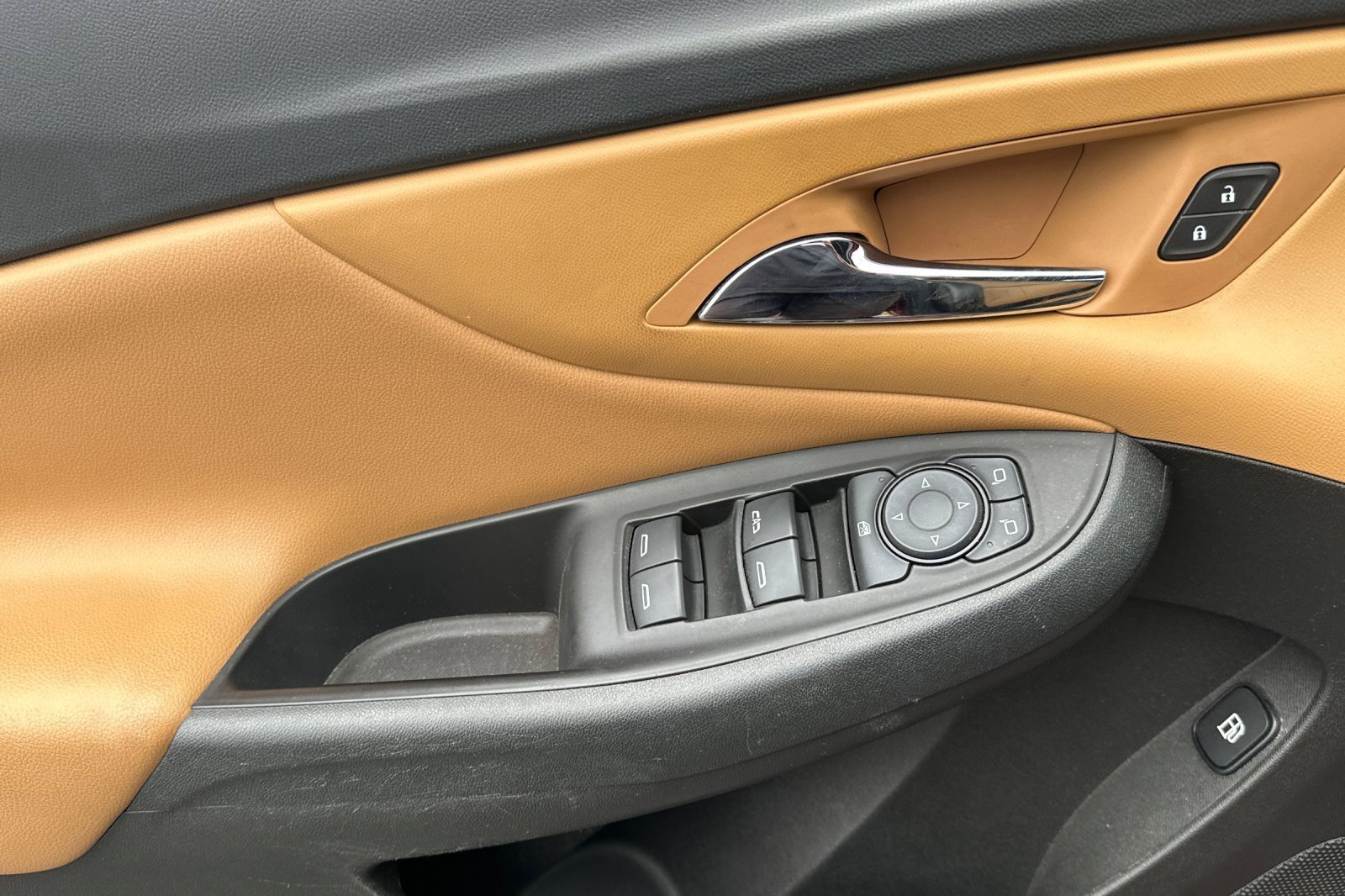 Used 2017 Chevrolet Volt Premier w/ Driver Confidence II Package image 12