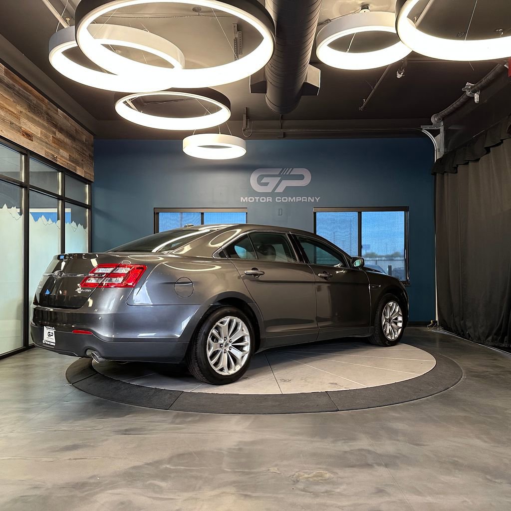 Used 2018 Ford Taurus Limited FWD image 3