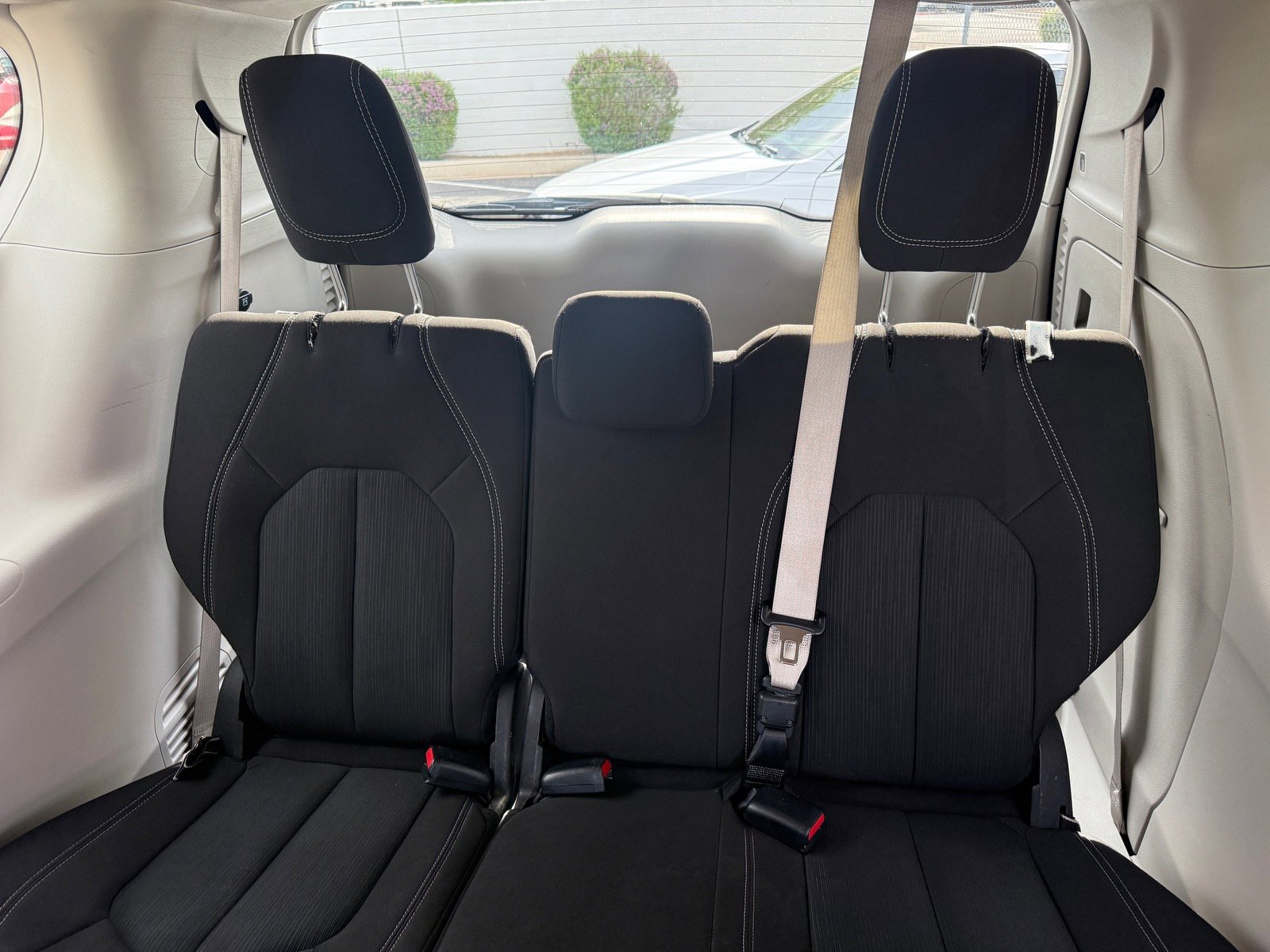 Used 2022 Chrysler Voyager LX image 27