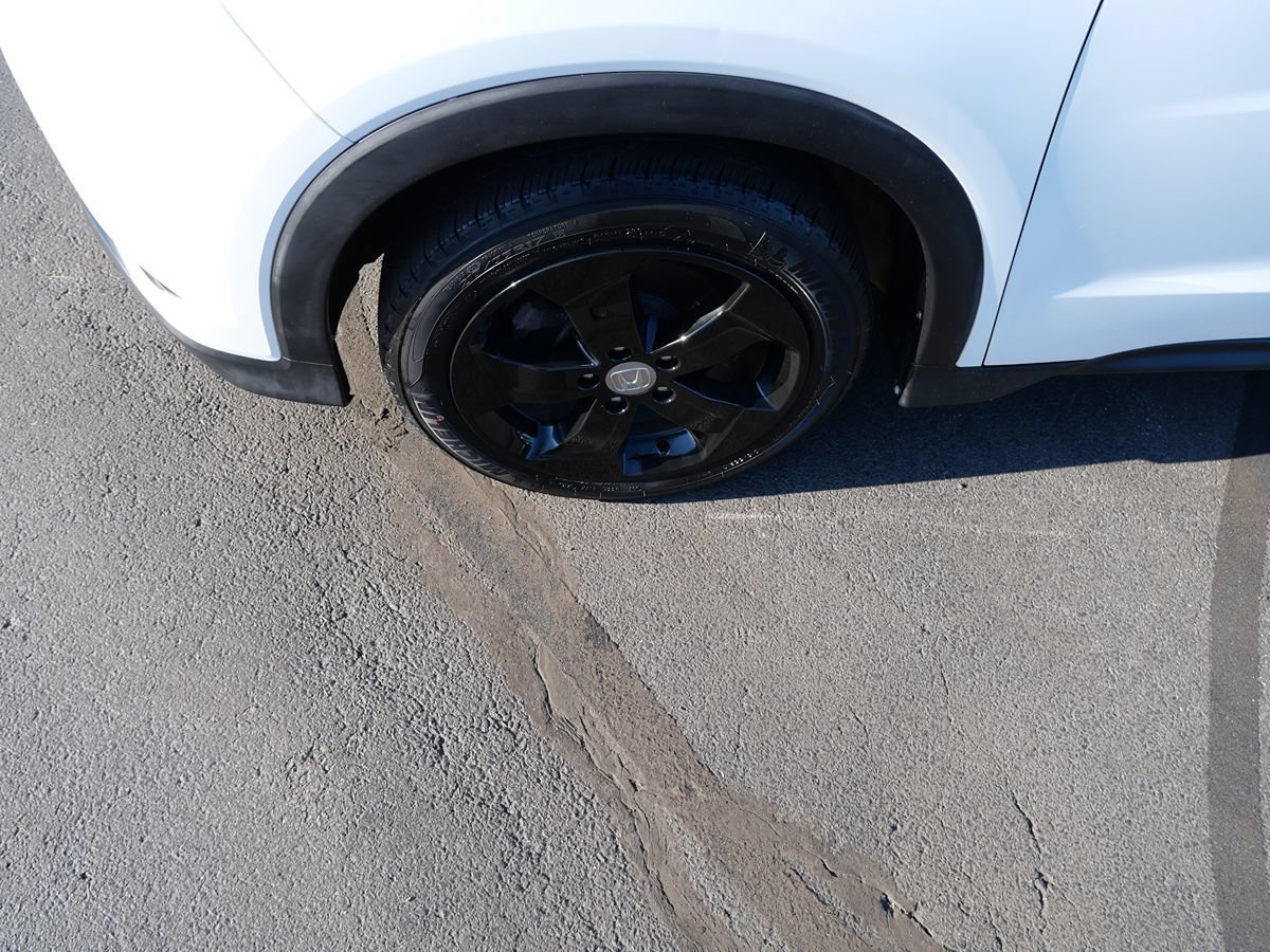Used 2016 Honda HR-V LX image 34
