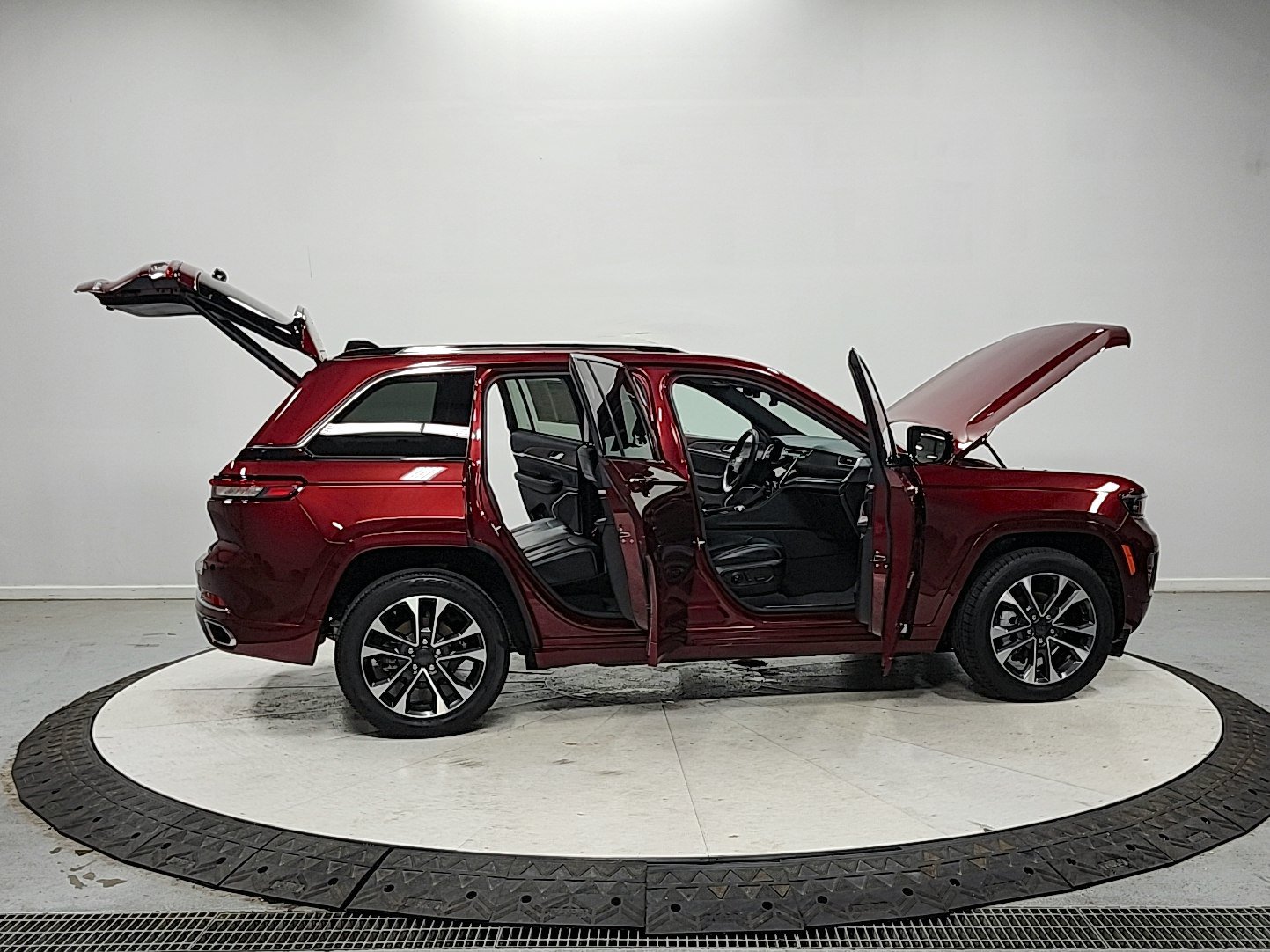 Used 2023 Jeep Grand Cherokee Overland AWD/4WD image 31