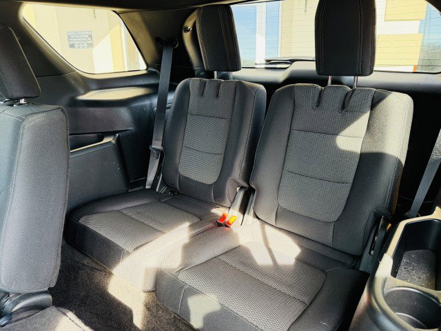 Used 2018 Ford Explorer XLT image 9