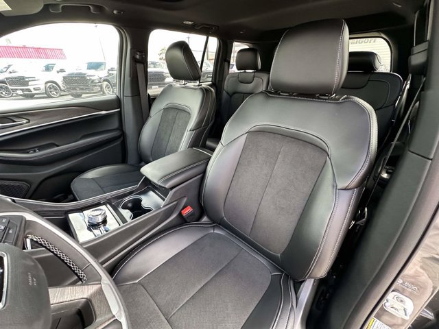 New 2026 Jeep Grand Cherokee Altitude AWD/4WD image 23