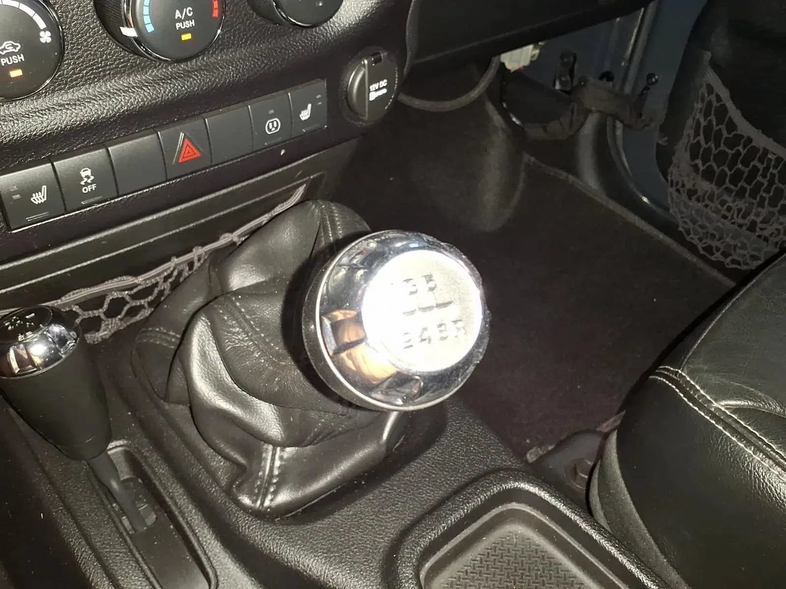 Used 2016 Jeep Wrangler Unlimited Rubicon AWD/4WD image 23