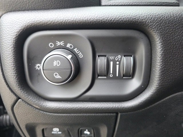 New 2026 RAM 1500 4x4 Crew Cab image 15