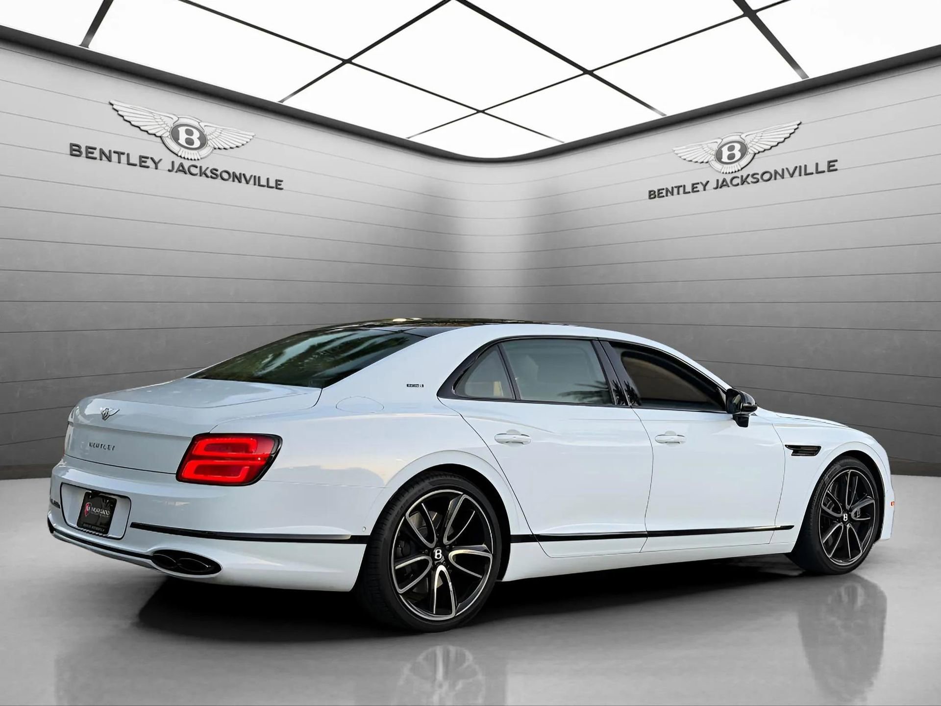 Used 2024 Bentley Flying Spur V8 image 16