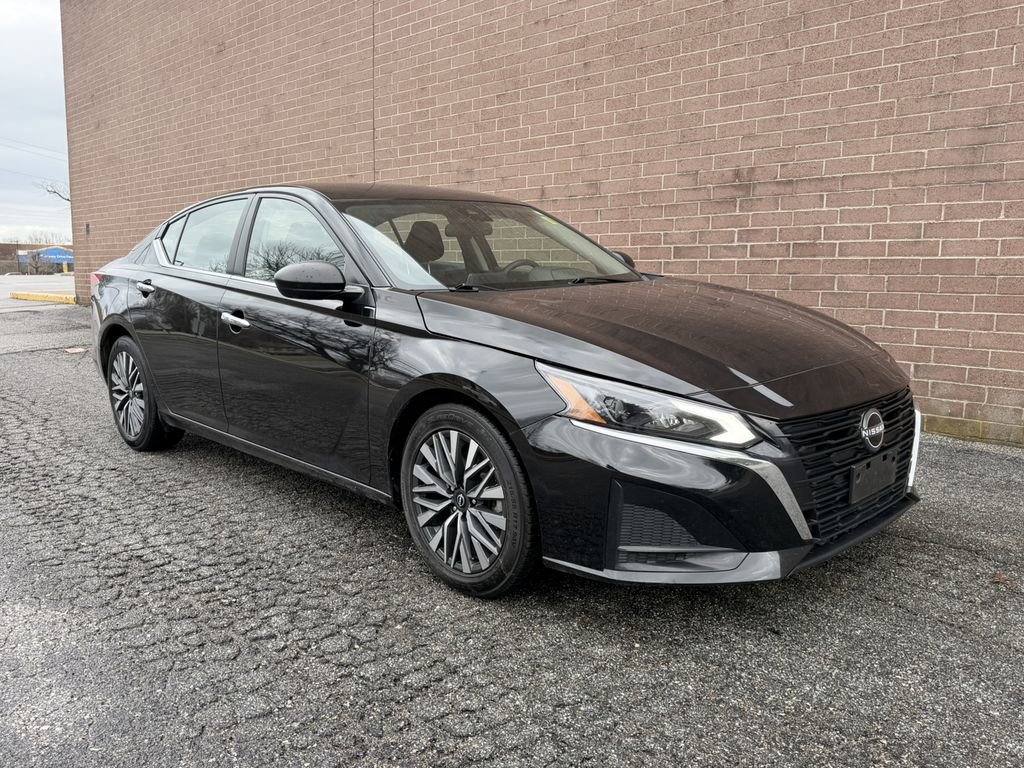 Used 2024 Nissan Altima 2.5 SV image 7