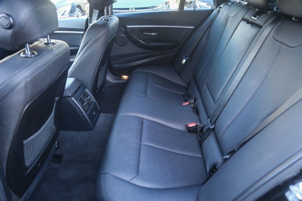 Used 2017 BMW 330i xDrive Wagon AWD/4WD image 18