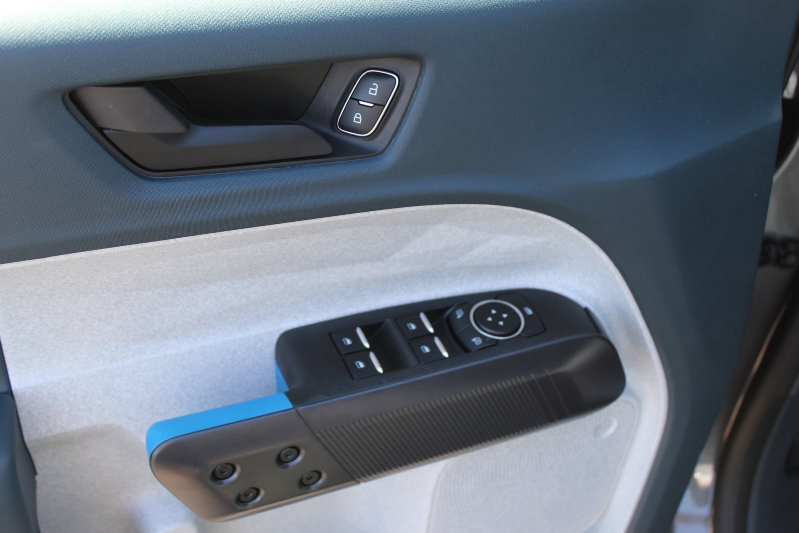 New 2025 Ford Maverick XLT w/ XLT Luxury Package FWD image 24