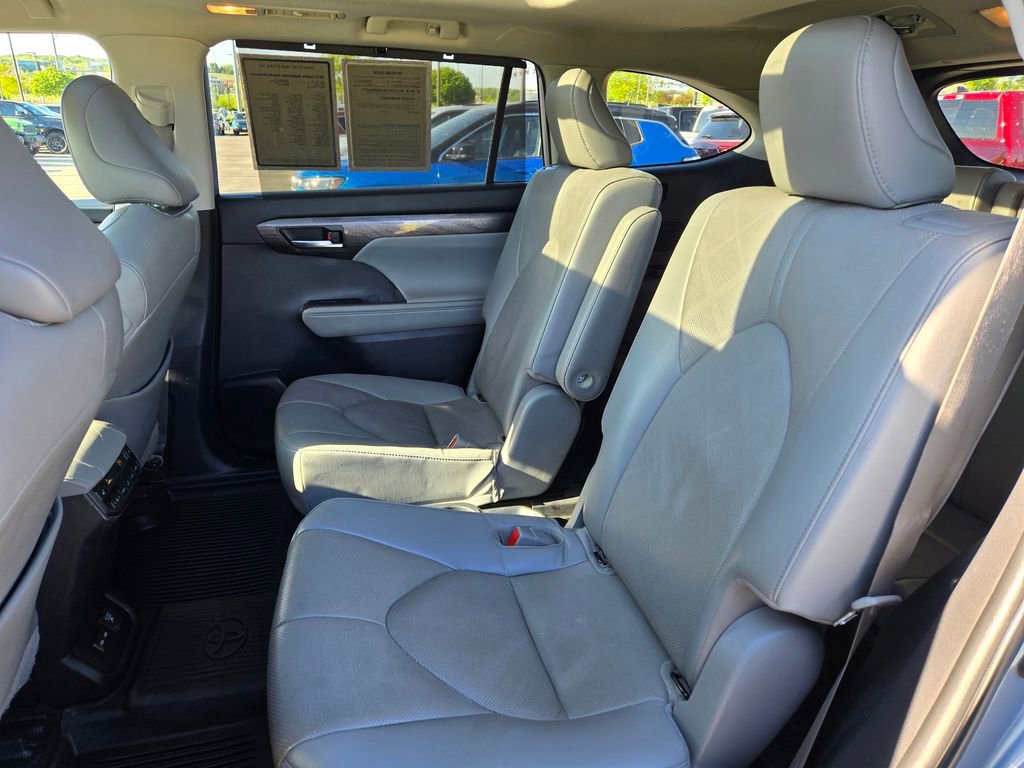 Used 2022 Toyota Highlander Platinum AWD/4WD image 29