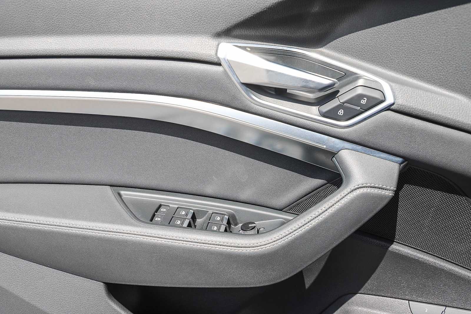 Used 2021 Audi e-tron Premium w/ Convenience Plus Package AWD/4WD image 19