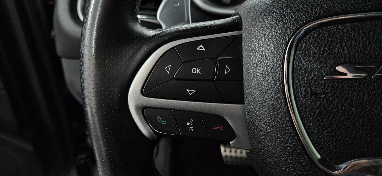Used 2016 Dodge Challenger SRT w/ Technology Group RWD image 11