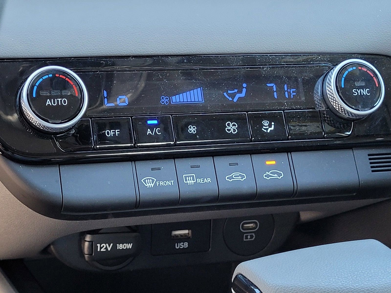Used 2025 Hyundai Elantra Blue image 25