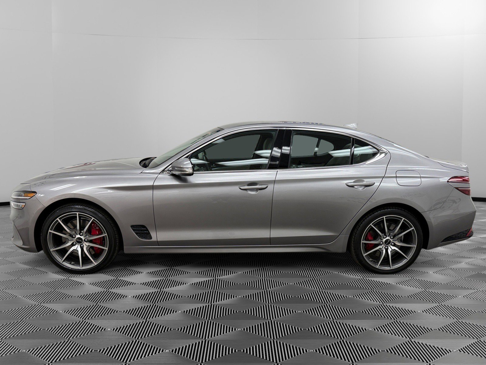 Used 2025 Genesis G70 2.5T image 2
