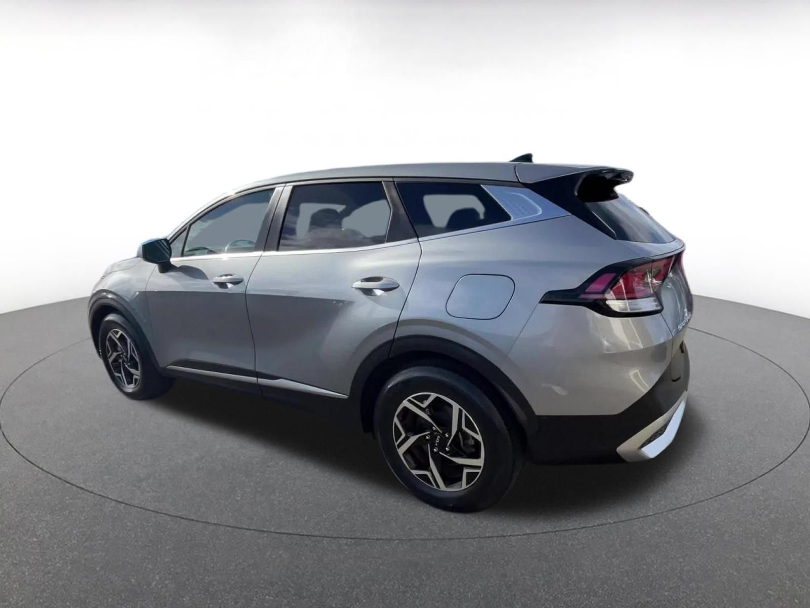 Used 2025 Kia Sportage LX FWD image 9