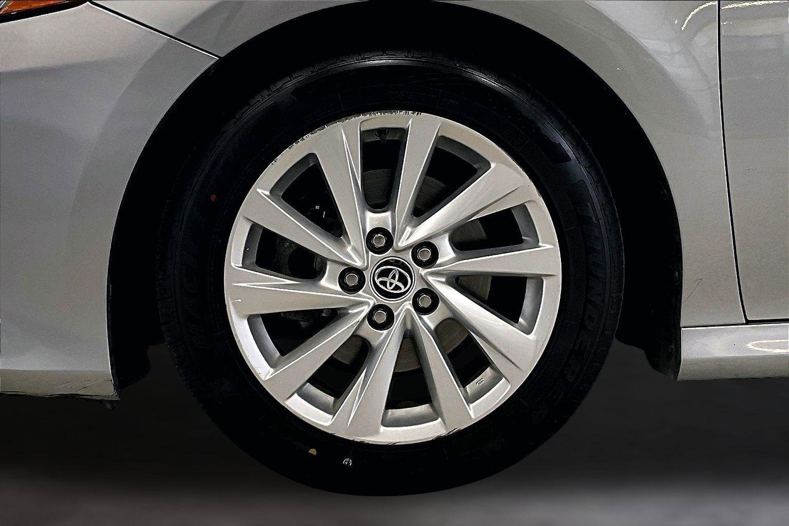 Used 2023 Toyota Camry LE image 10