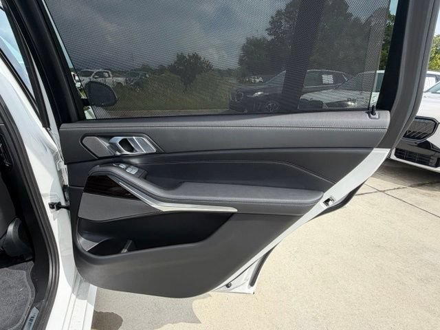 Used 2024 BMW X7 xDrive40i w/ M Sport Package AWD/4WD image 31