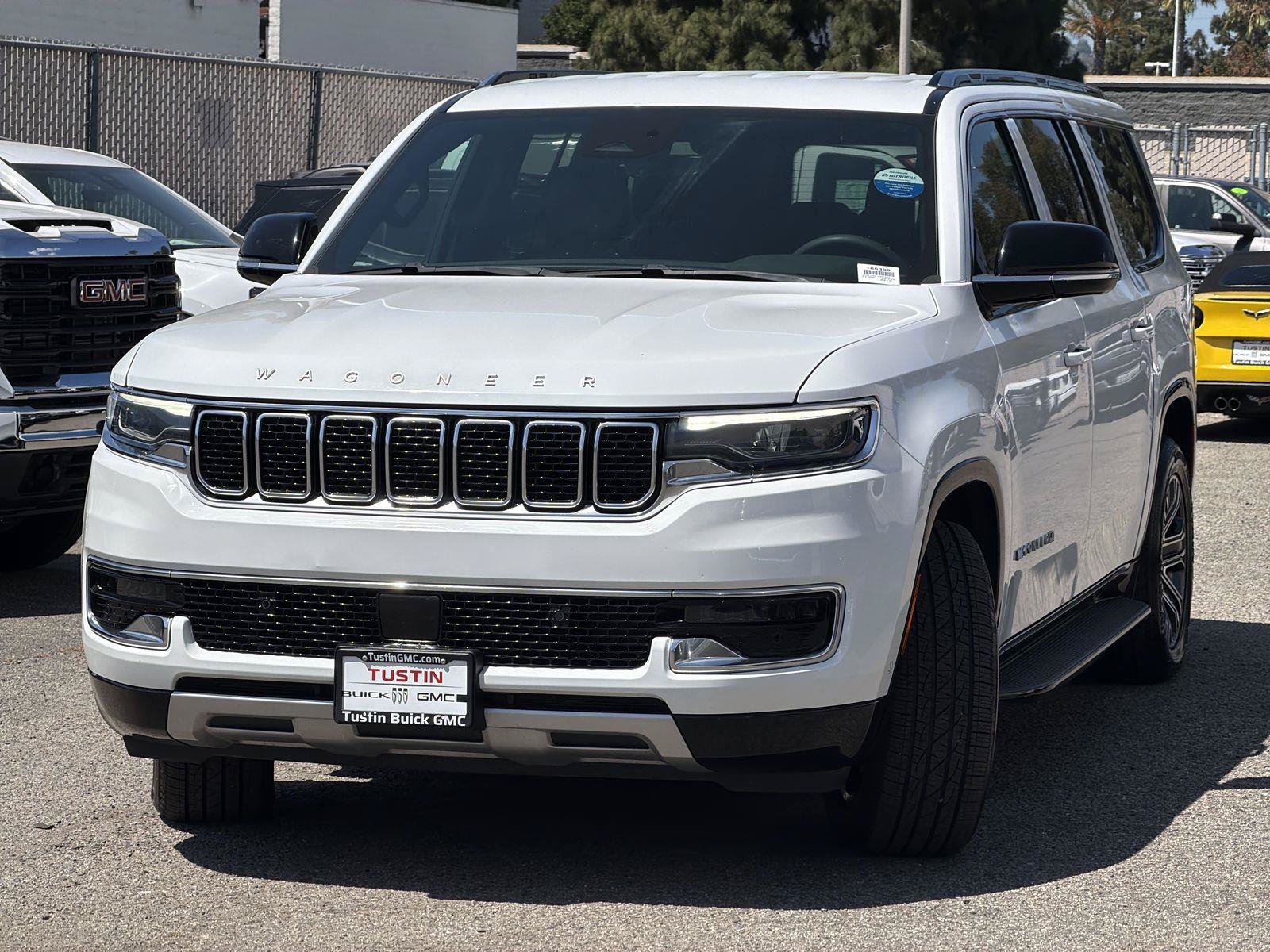 Used 2023 Jeep Wagoneer L Series II AWD/4WD image 3