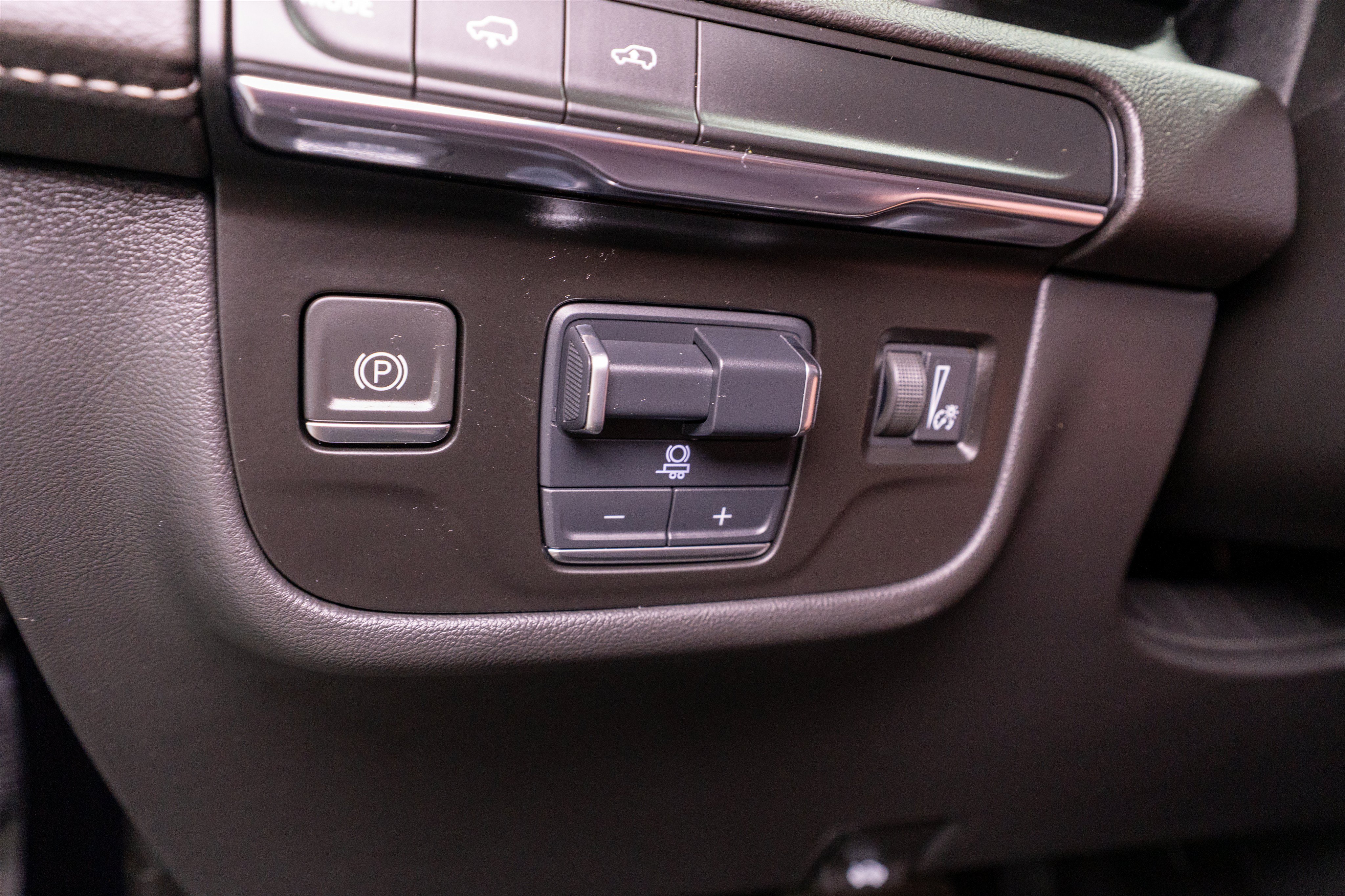 Used 2021 Cadillac Escalade Premium Luxury w/ Driver Assist Tech Package RWD image 36