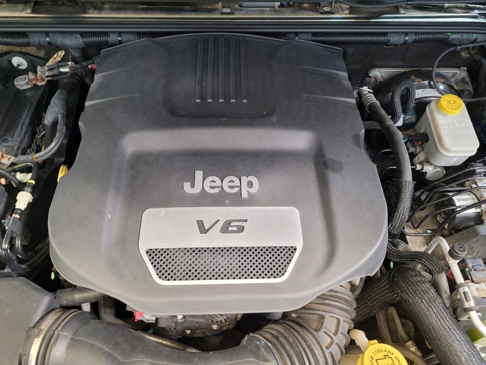 Used 2015 Jeep Wrangler Sport w/ Connectivity Group image 30
