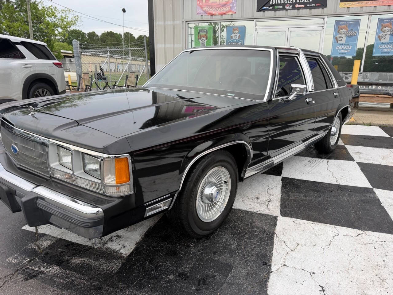 Used 1991 Ford LTD Crown Victoria RWD image 3