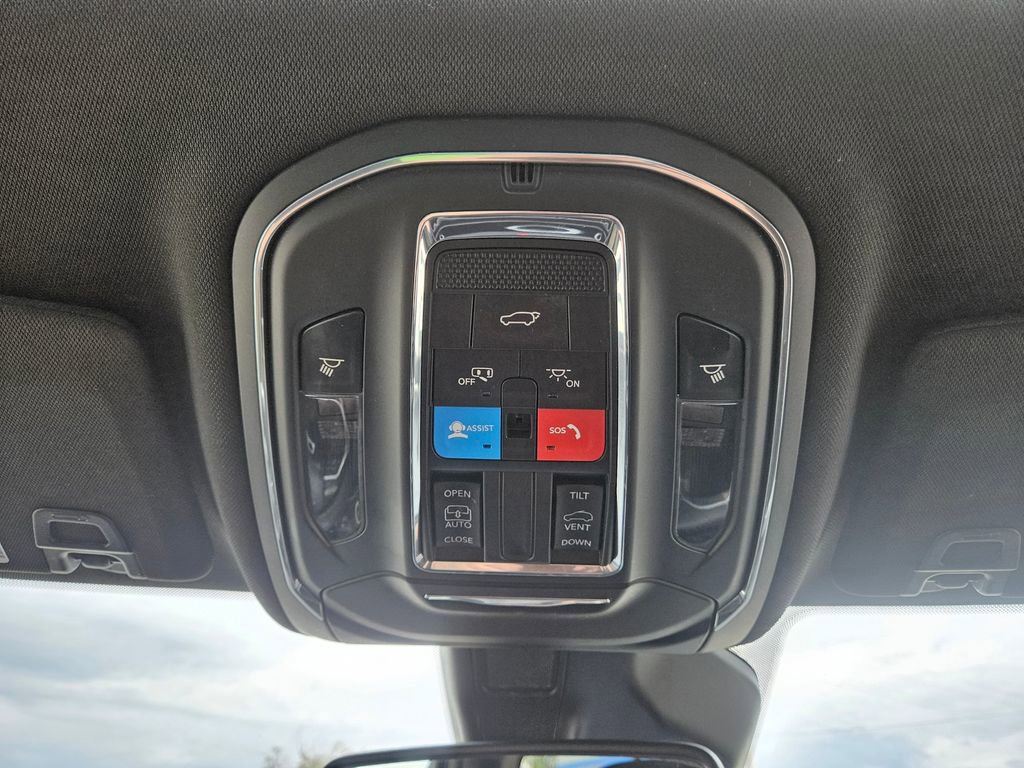 Used 2024 Jeep Grand Cherokee Altitude AWD/4WD image 19