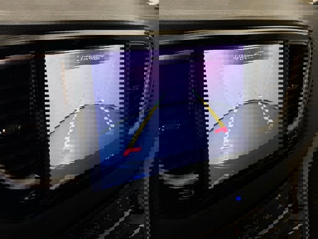 Used 2023 Chrysler Pacifica Touring-L image 28