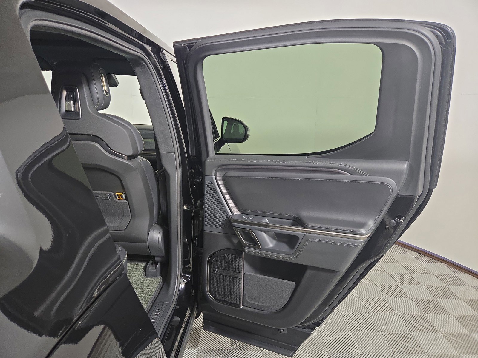 Used 2024 Rivian R1T Adventure image 19