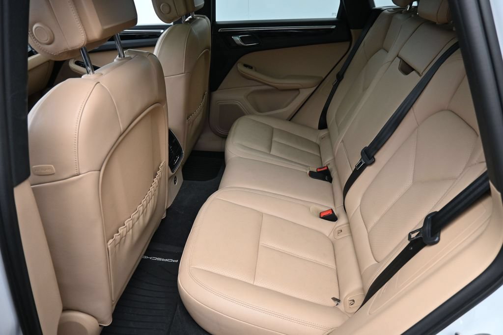 Certified 2023 Porsche Macan AWD/4WD image 9