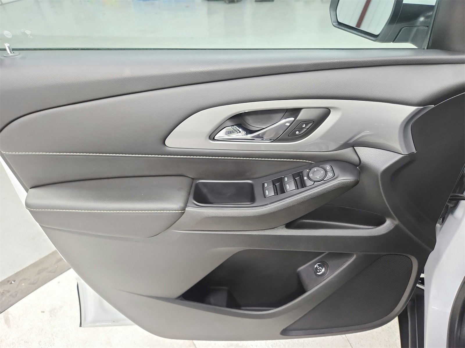 Used 2022 Chevrolet Traverse LT w/ Midnight/Sport Edition image 32