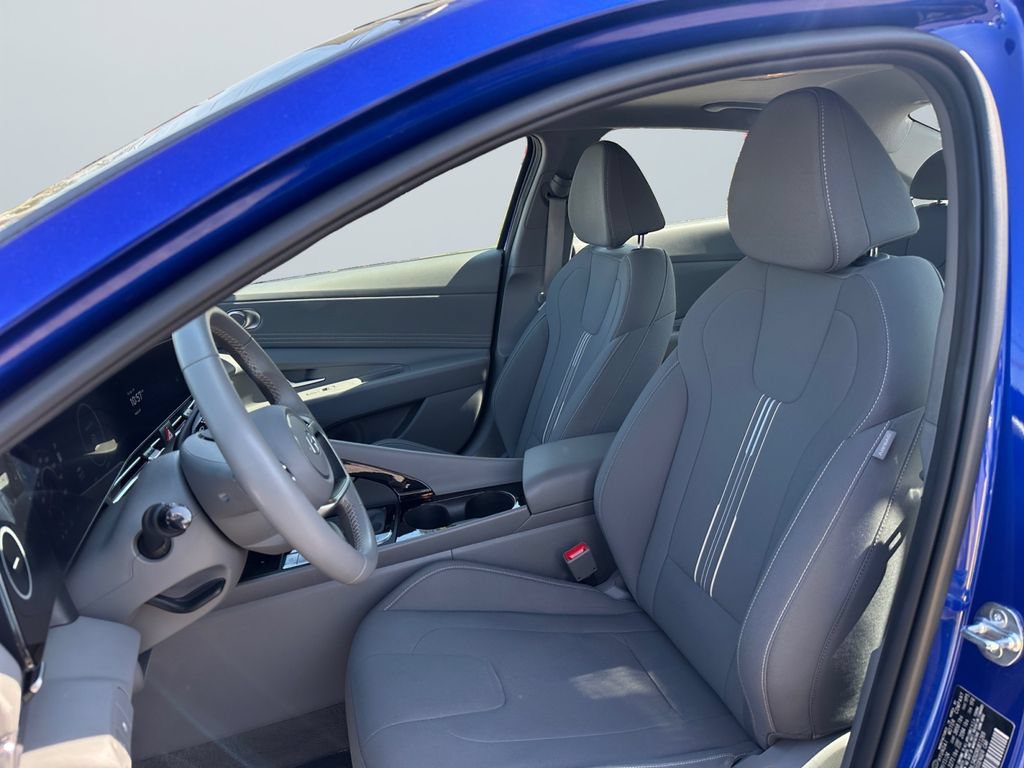 Used 2024 Hyundai Elantra SEL w/ Convenience Package FWD image 9
